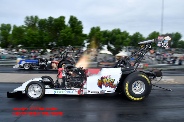 Brian Inouye - 'Frantic Fueler' (near lane) vs 
Garry Wheeler Jr. - 'Grand Prix Racing' (far lane)